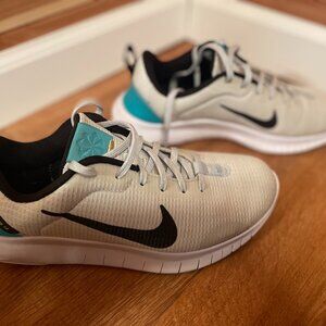 WOMENS NIKES
